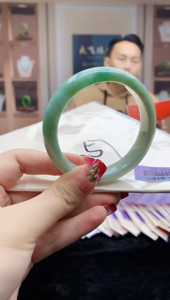 【闪购商品】翡翠手镯未镶嵌    H40-28