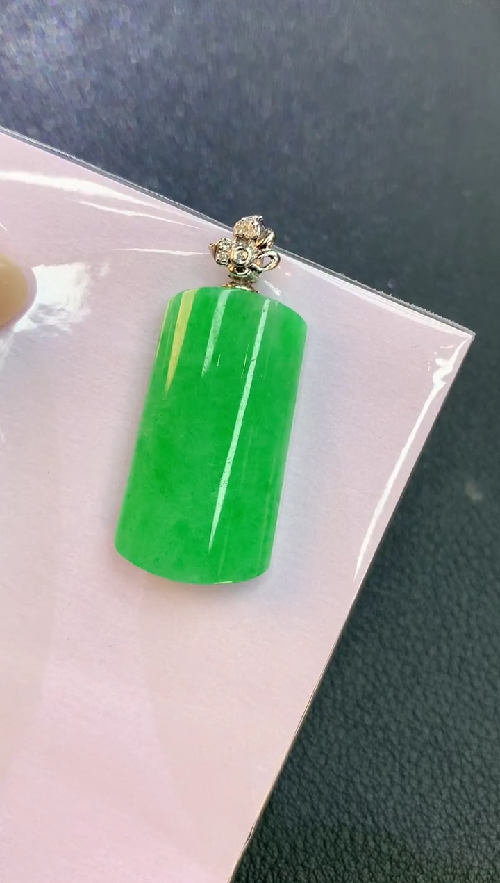 颈饰18K金镶嵌翡翠赠礼盒 麦麦