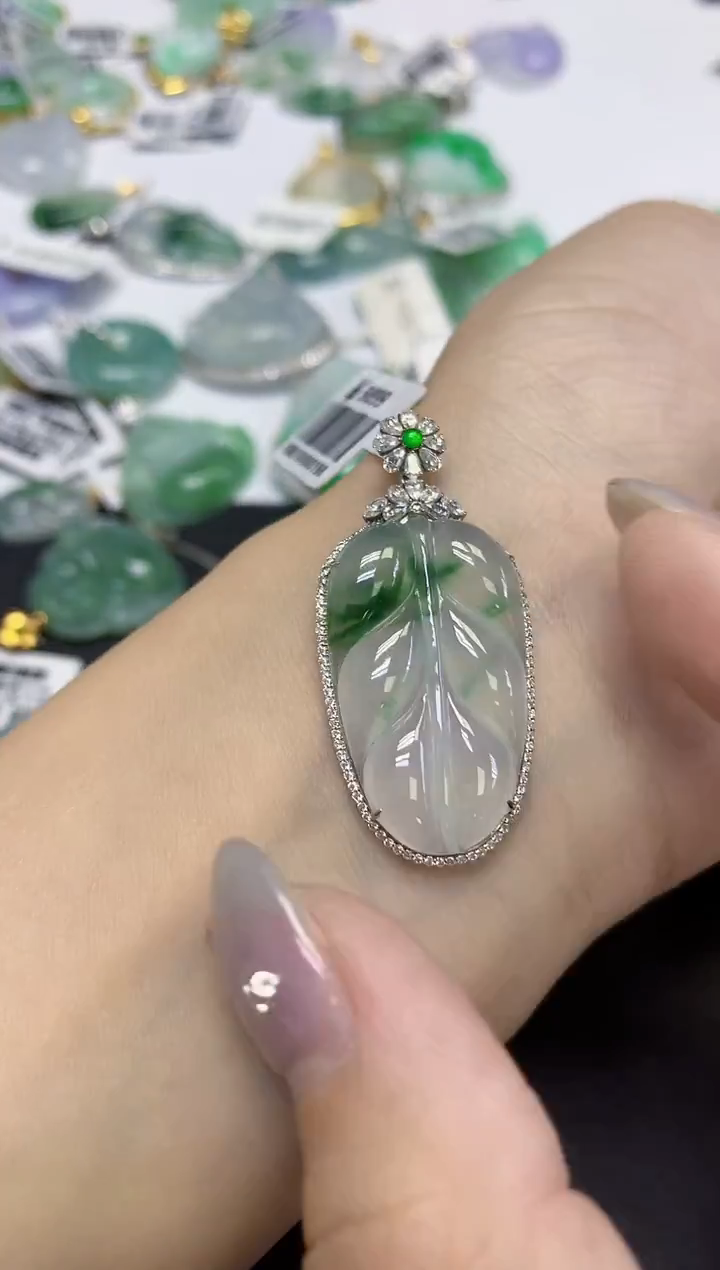 颈饰18K金镶嵌翡翠天然缅甸翡翠A货百元以上9元证书费自理