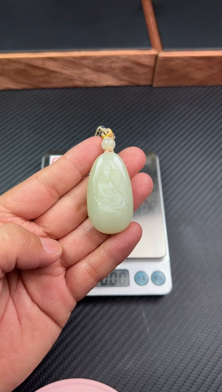 【闪购商品】和田玉吊坠(赠链)未镶嵌且末微色差迪克兰