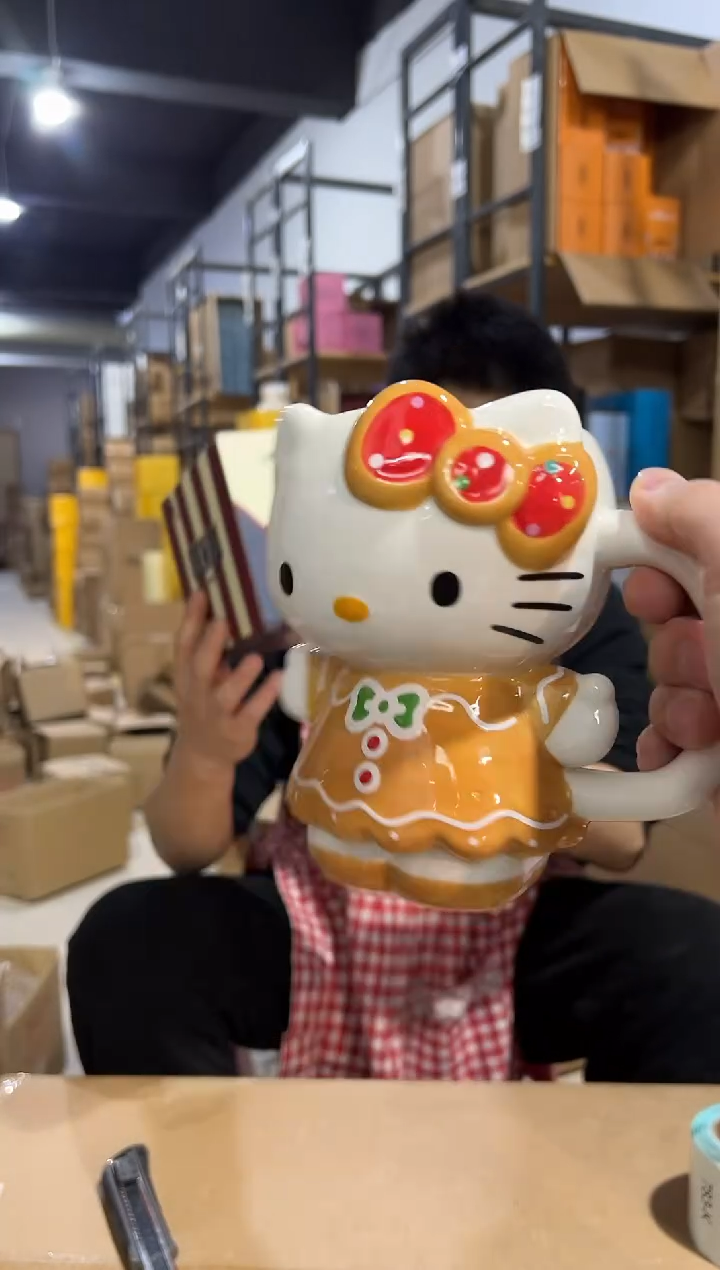 【闪购商品】杯kt猫变装姜饼水杯 瑕疵不退换