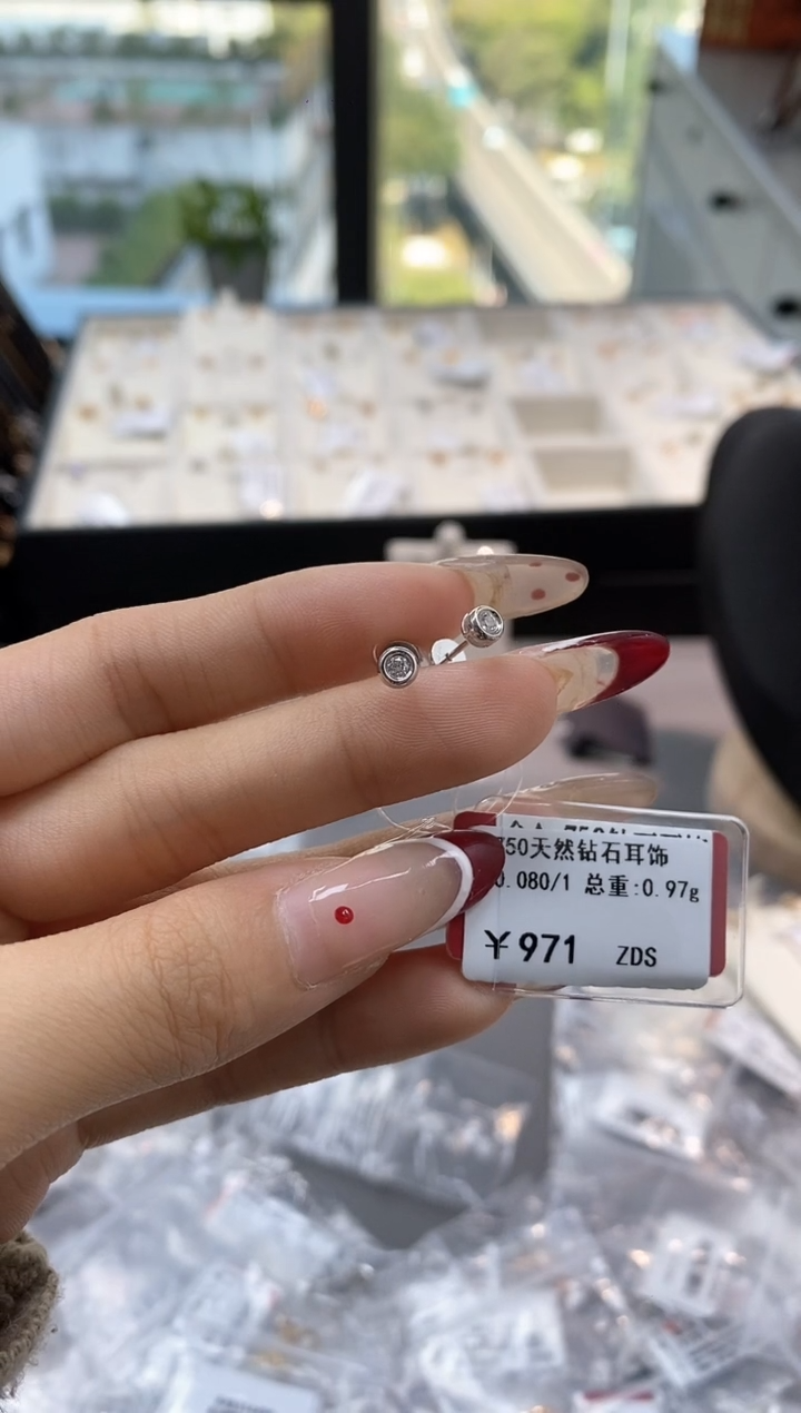 【闪购商品】钻石耳饰18K金镶嵌剪标签不退不换