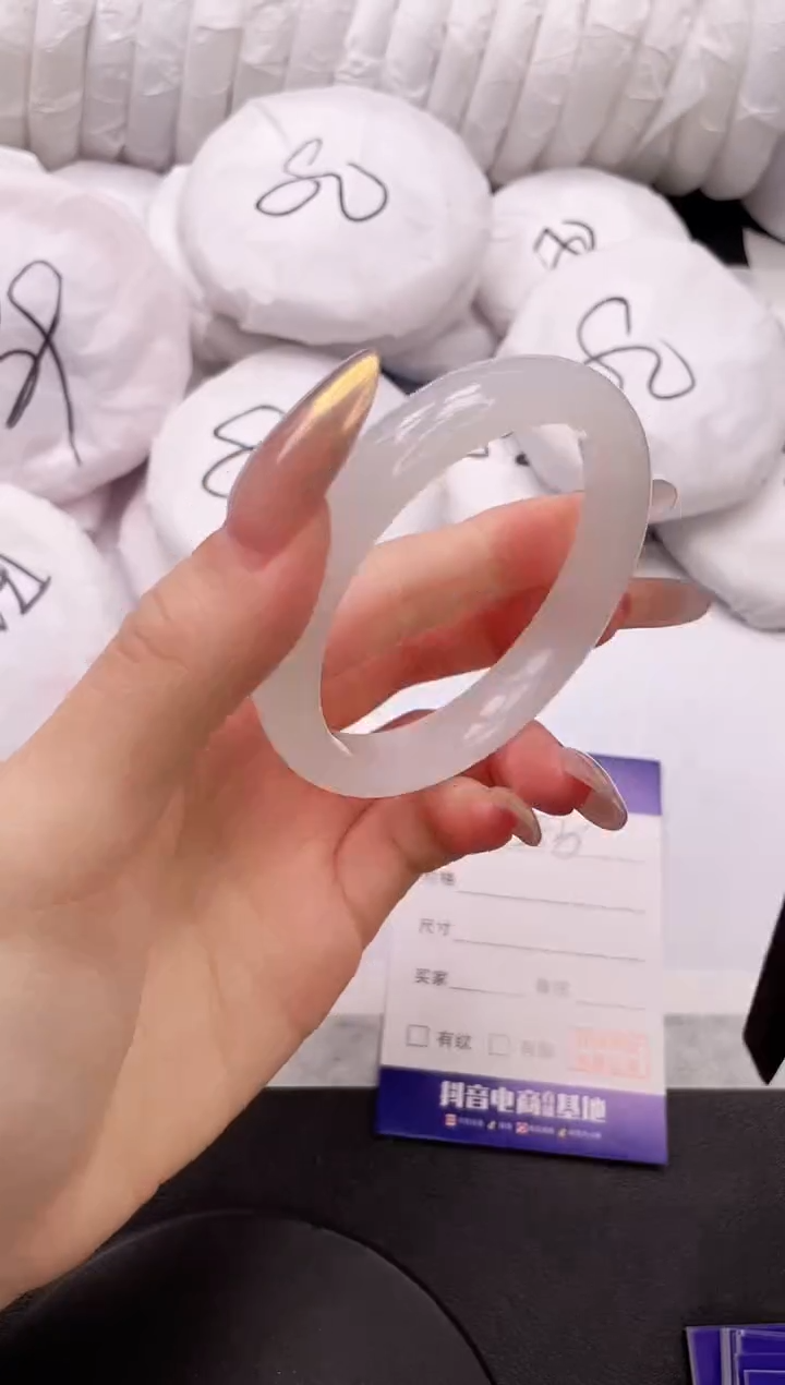 【闪购商品】石英质玉手镯未镶嵌10K385-56