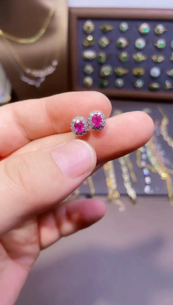 【闪购商品】彩色蓝宝石耳钉银S925镶嵌一对