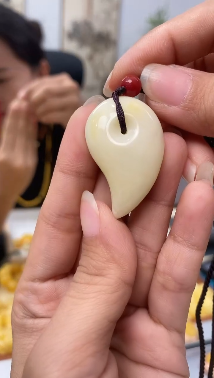 【闪购商品】琥珀裸石未镶嵌天然琥珀蜜蜡勾玉