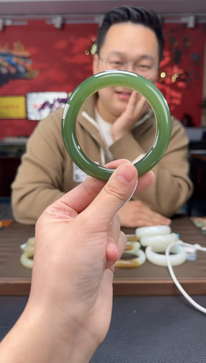 【闪购商品】和田玉.未镶嵌湖水绿正装镯50-59