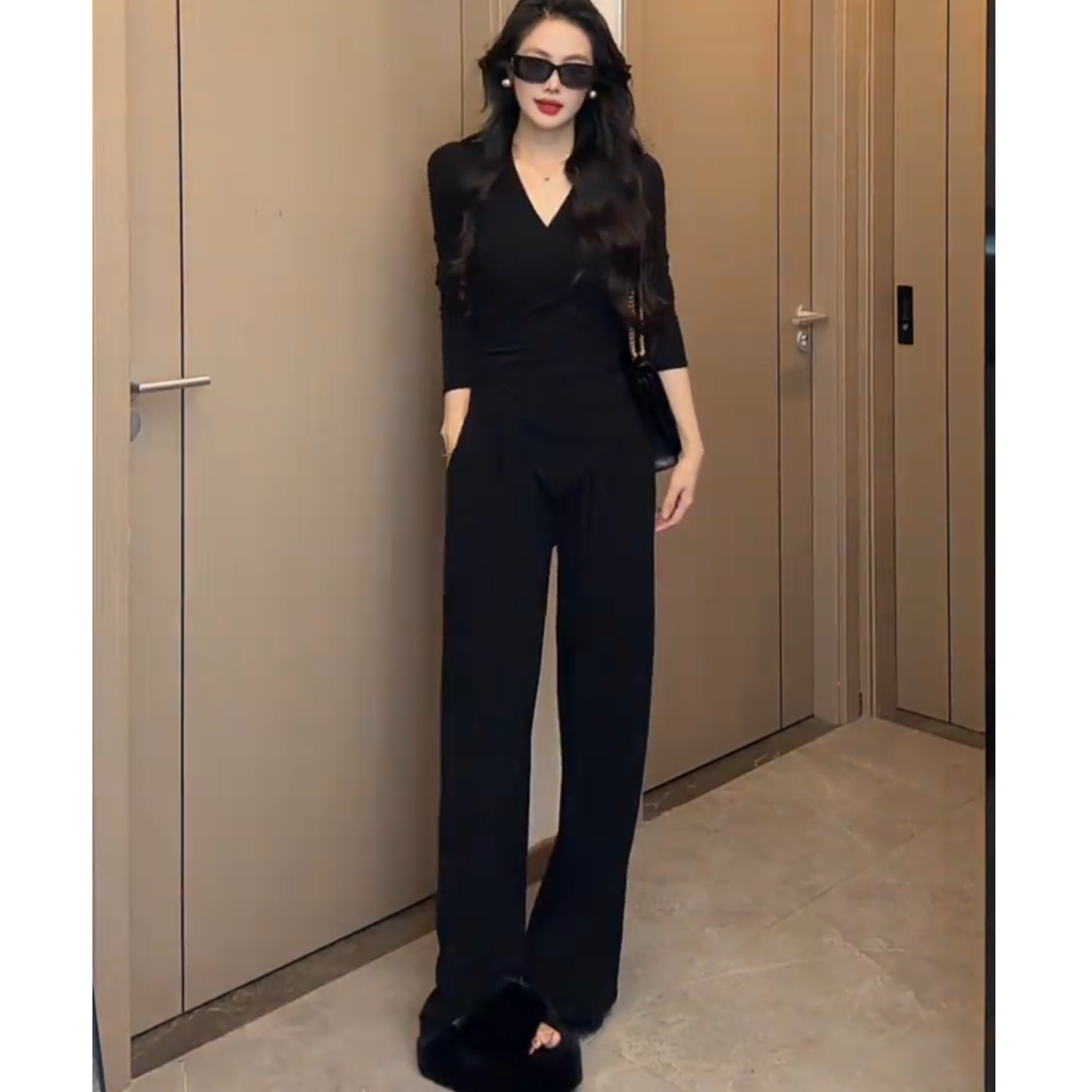 ins韩系辣妹女装搭配一整套早秋v领上衣休闲阔腿裤子高级穿搭秋冬