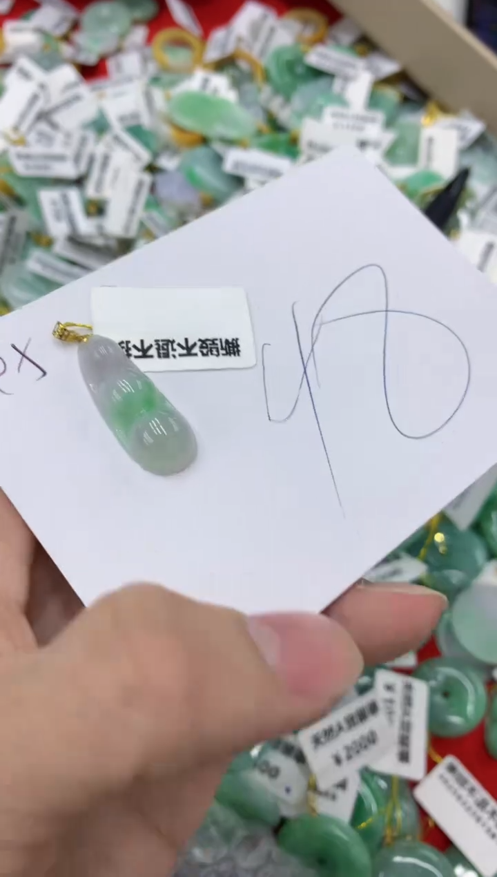 翡翠18K金镶嵌颈饰1111111111