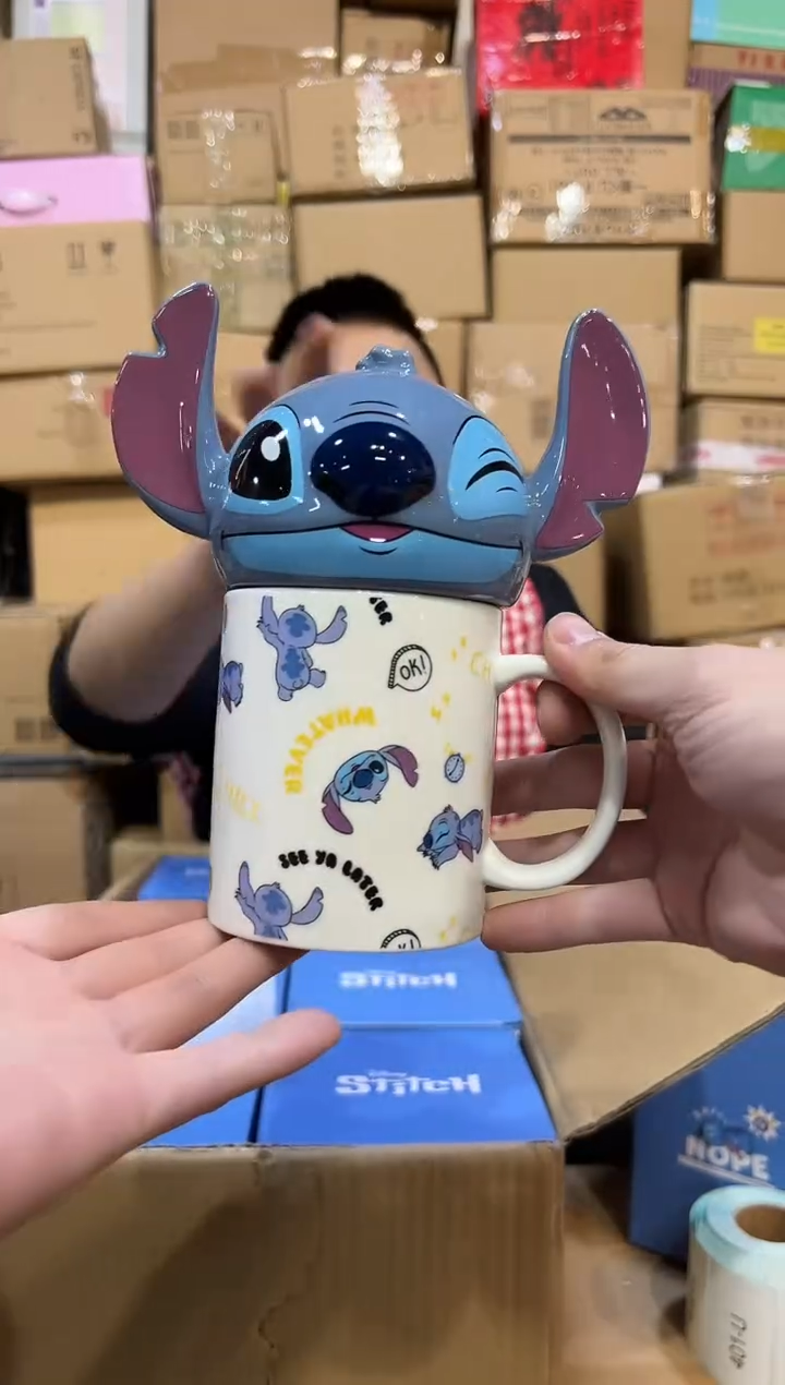 【闪购商品】杯原盒史迪仔满印带盖杯