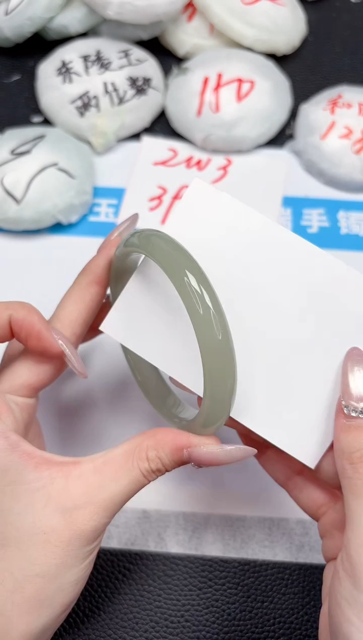 【闪购商品】石英质玉手镯未镶嵌384-62.2