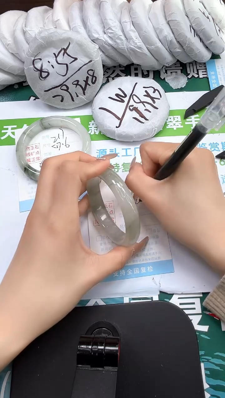 【闪购商品】石英质玉手镯未镶嵌k218-54