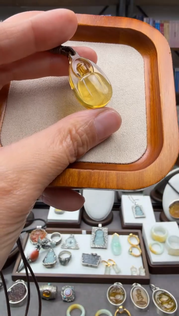 琥珀颈饰未镶嵌吊坠