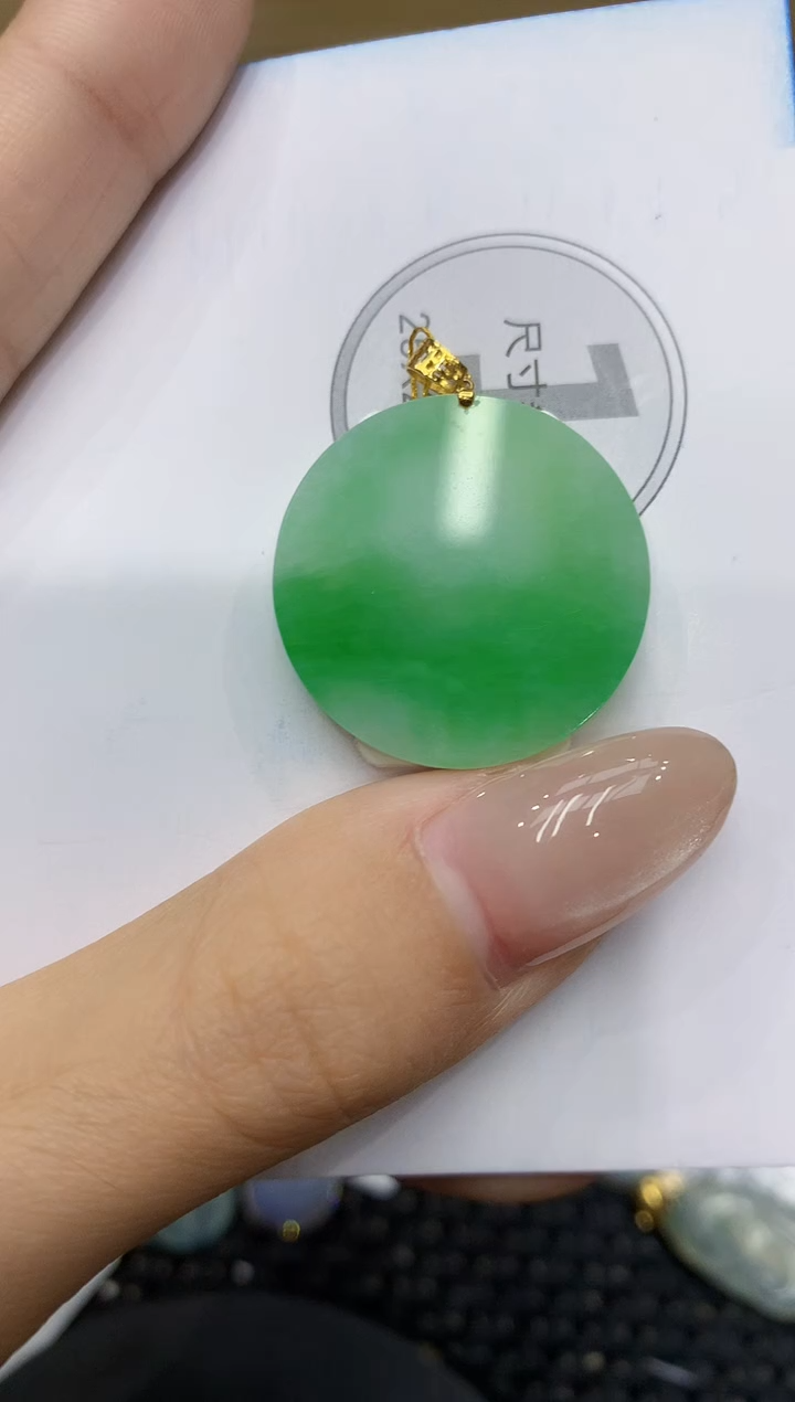 翡翠18K金镶嵌颈饰111111111111