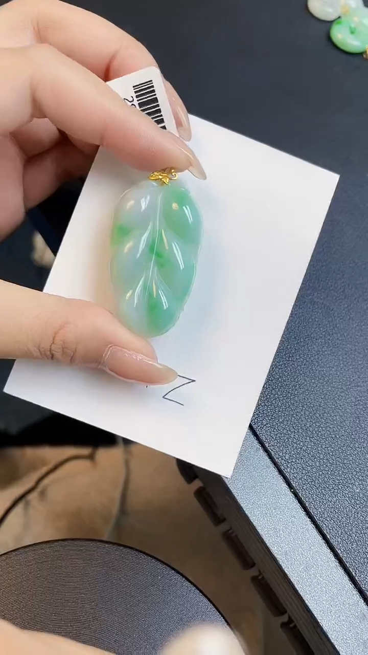 【闪购商品】翡翠颈饰18K金镶嵌00000000