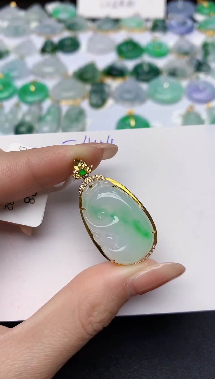 颈饰18K金镶嵌翡翠天然缅甸A货翡翠百元以上9元证书费自理