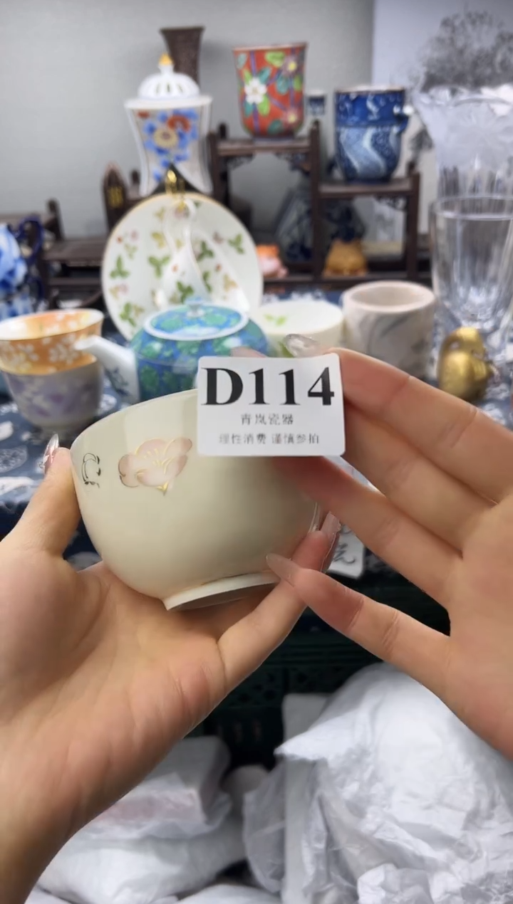 瓷片长***兔  D114