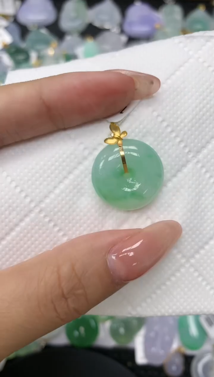 颈饰18K金镶嵌翡翠1111111111111