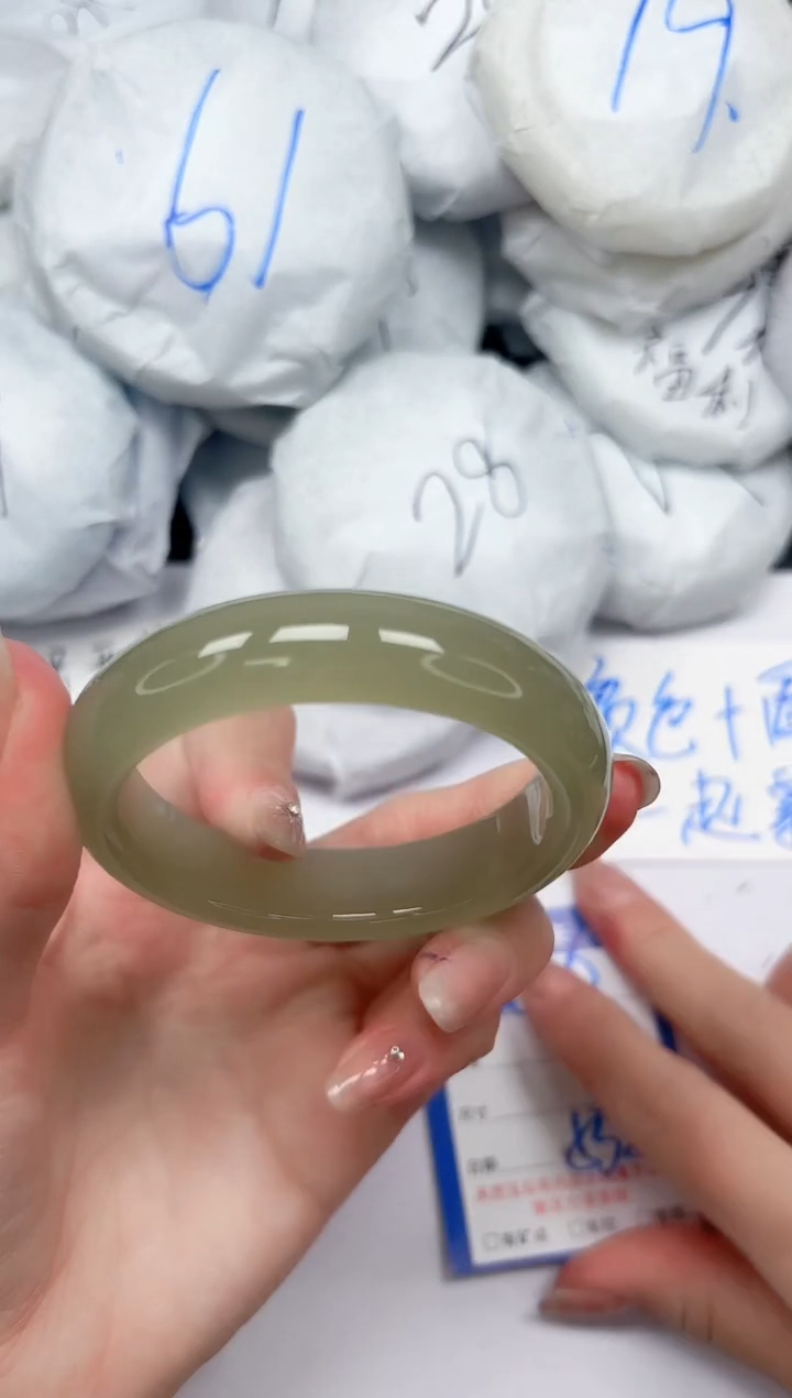 未镶嵌手镯石英质玉a86/5354
