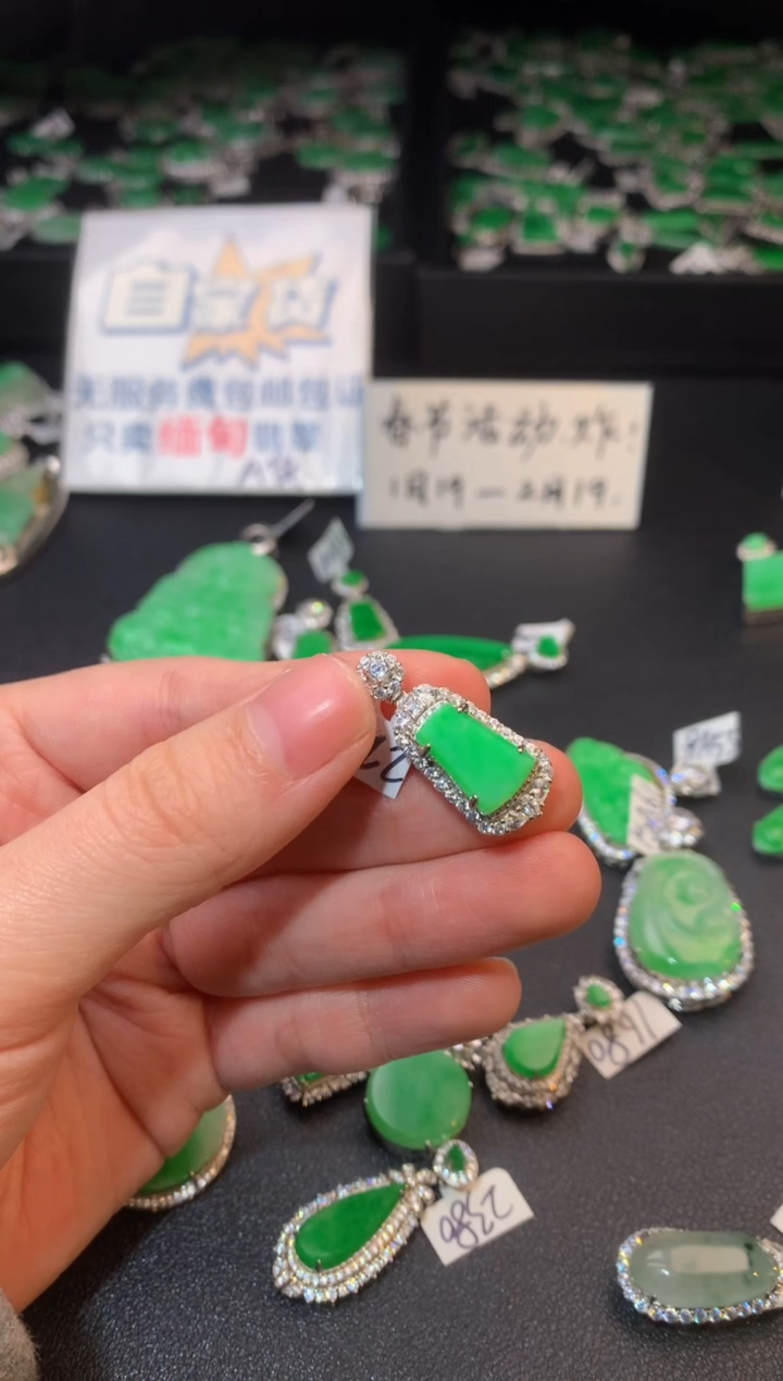 【闪购商品】翡翠颈饰银S925镶嵌翡翠1