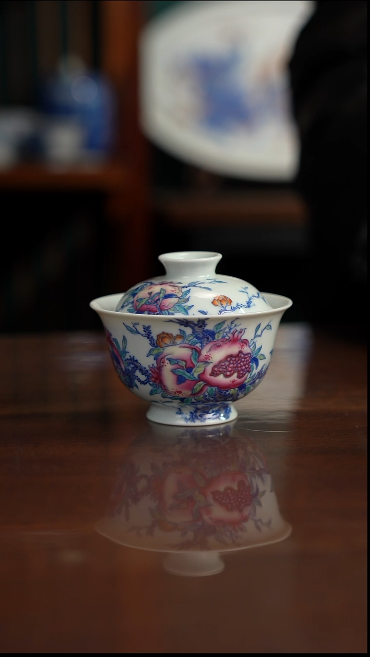 空山明月斗彩石榴盖碗
