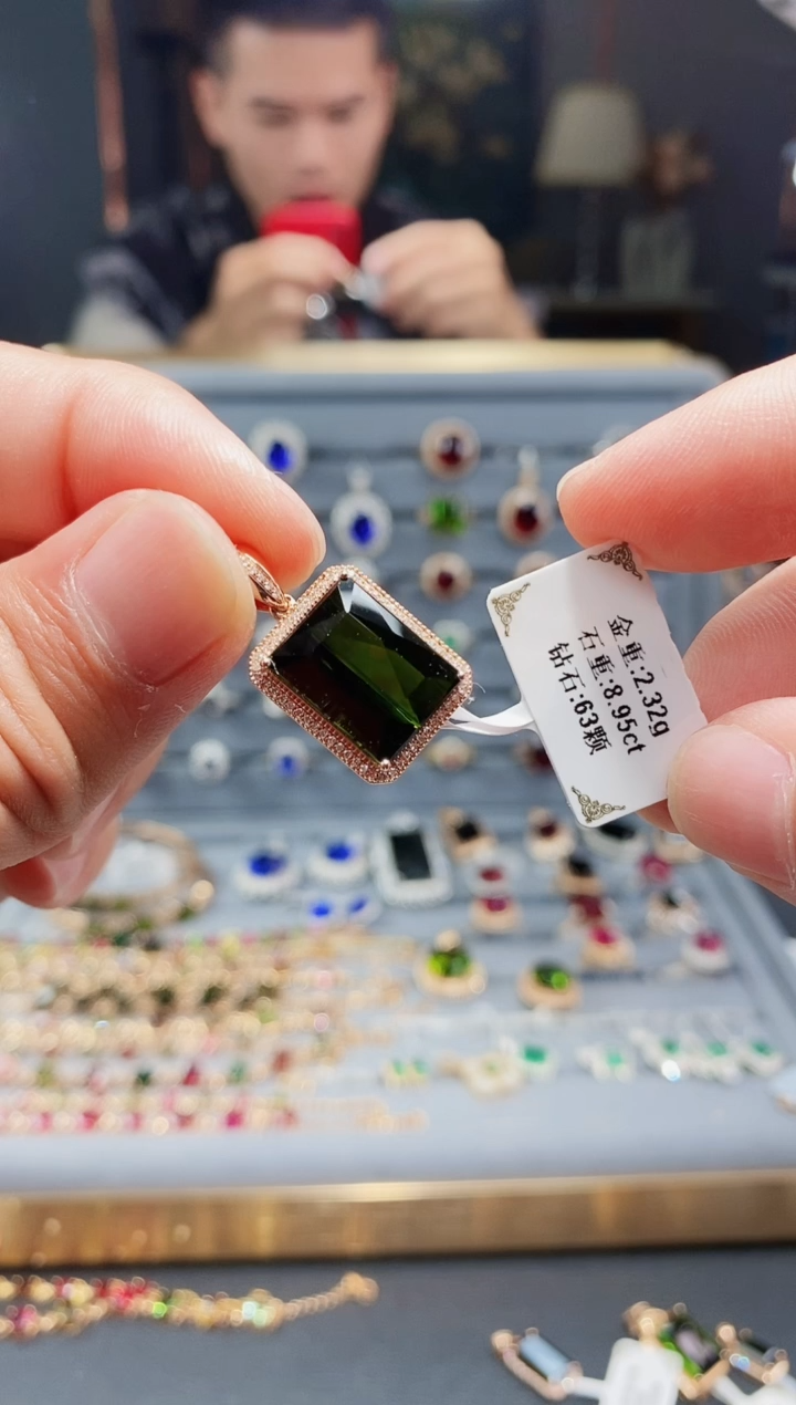 【闪购商品】碧玺颈饰18K金镶嵌8.95..