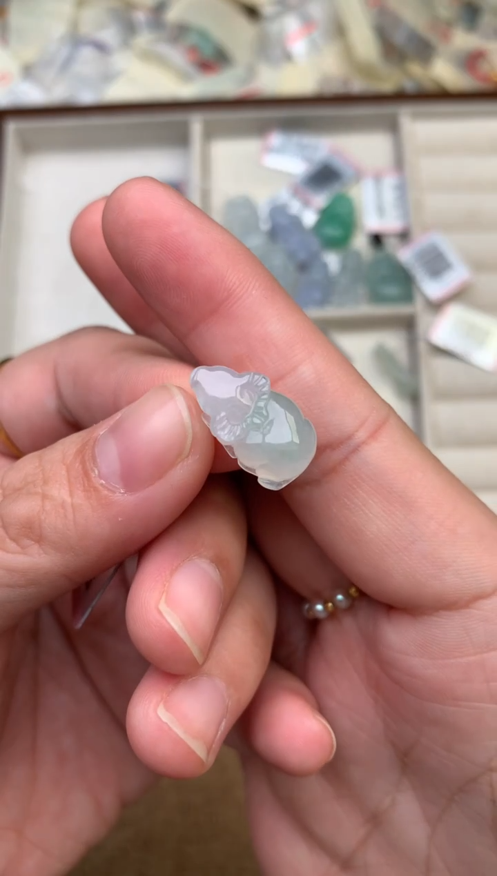 未镶嵌挂件翡翠一牛