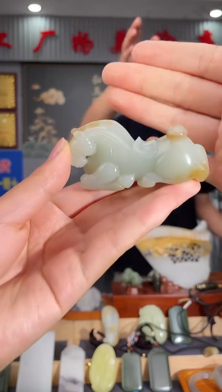 和田玉未镶嵌颈饰1