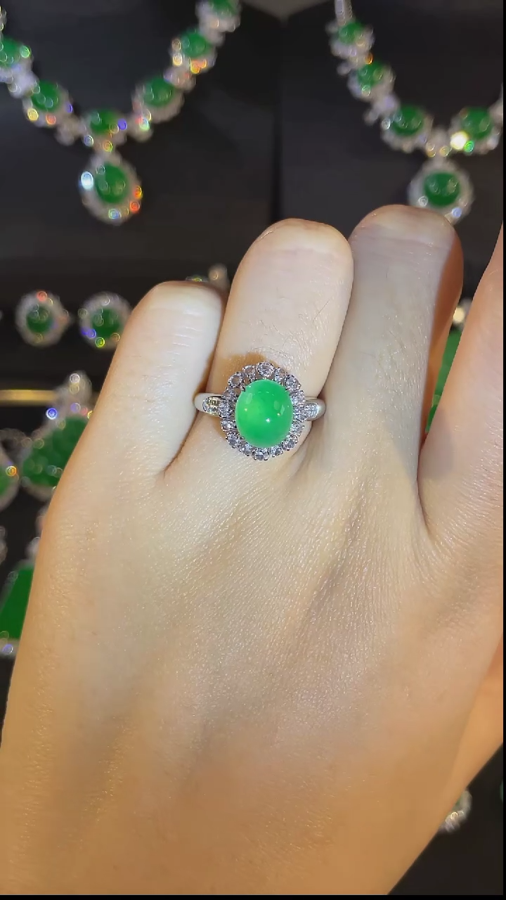 【闪购商品】翡翠颈饰18K金镶嵌戒指