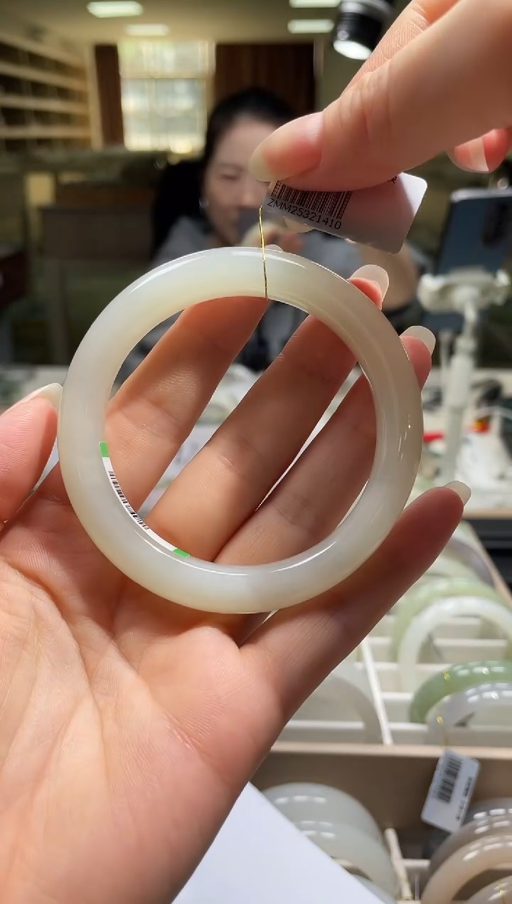 未镶嵌手镯和田玉54圈口 1410