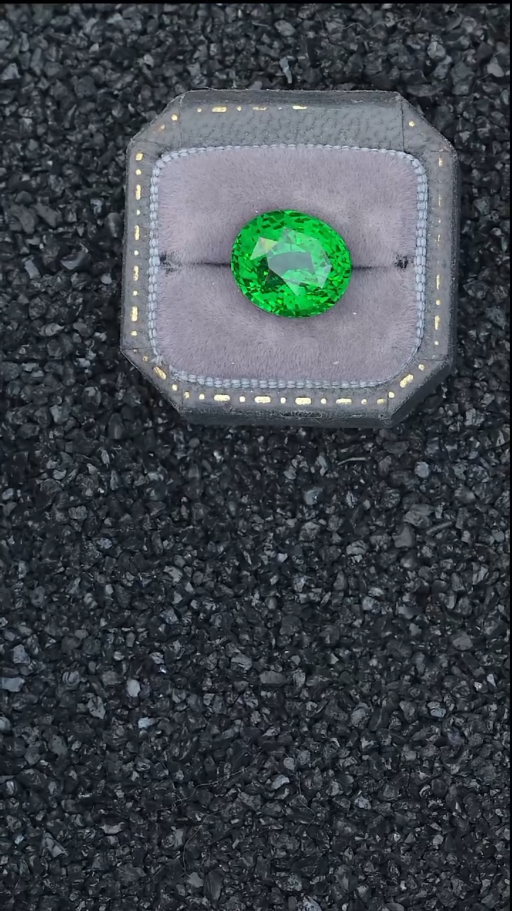 【闪购商品】石榴石（沙弗莱）裸石未镶嵌7克拉