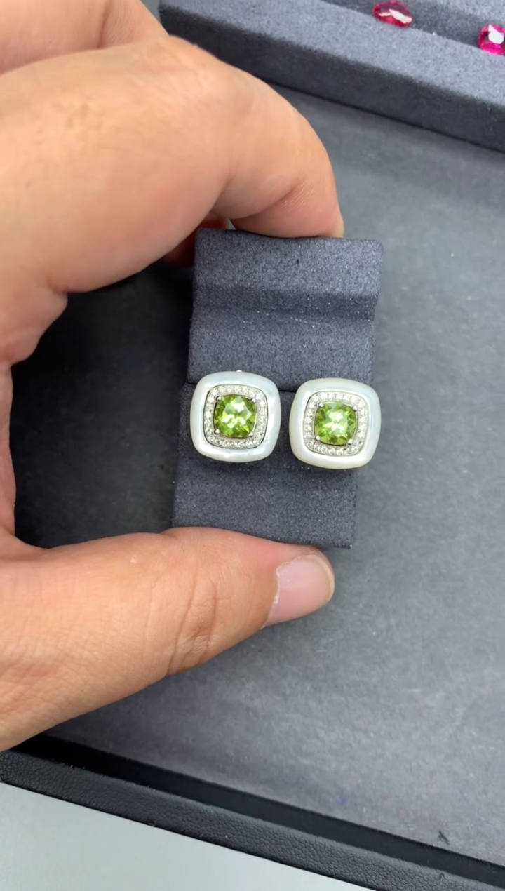 【闪购商品】橄榄石耳钉银S925镶嵌2克拉