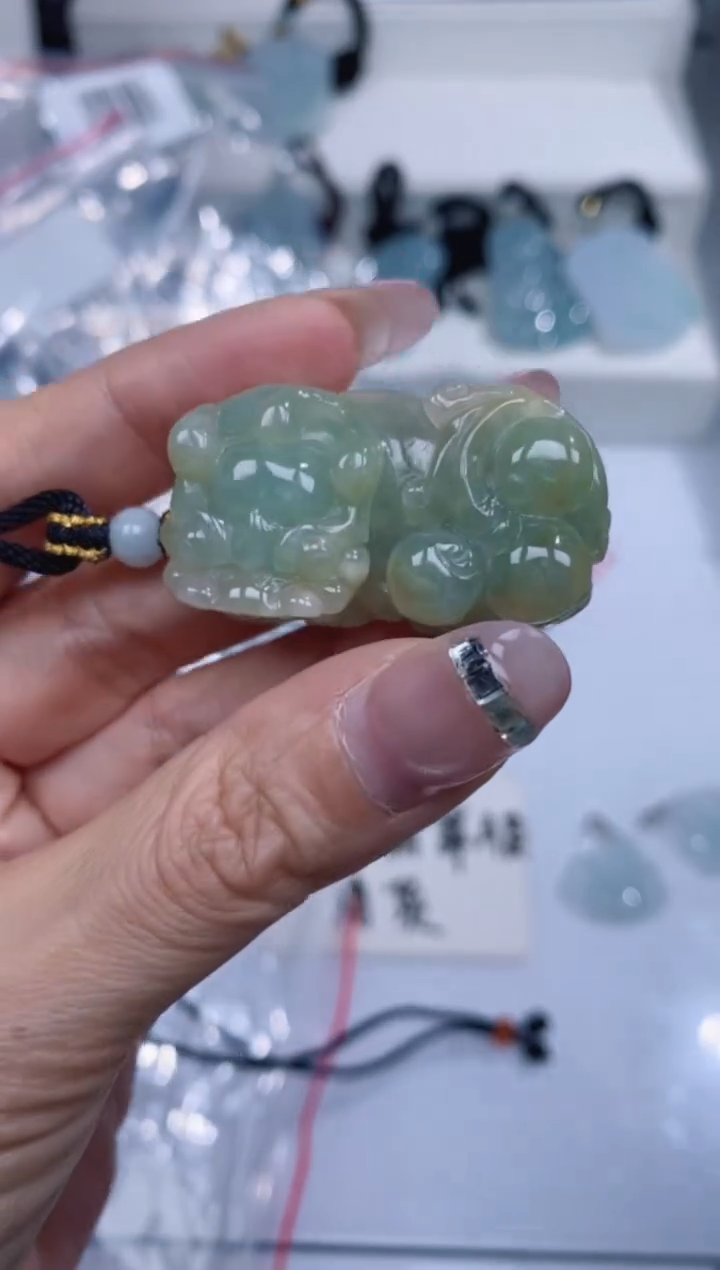 颈饰未镶嵌翡翠吊坠