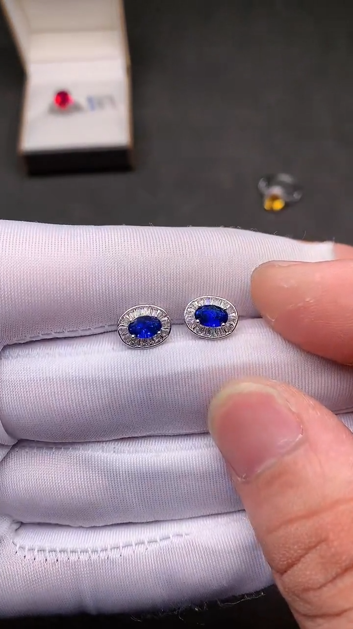 【闪购商品】蓝宝石耳饰银S925镶嵌....