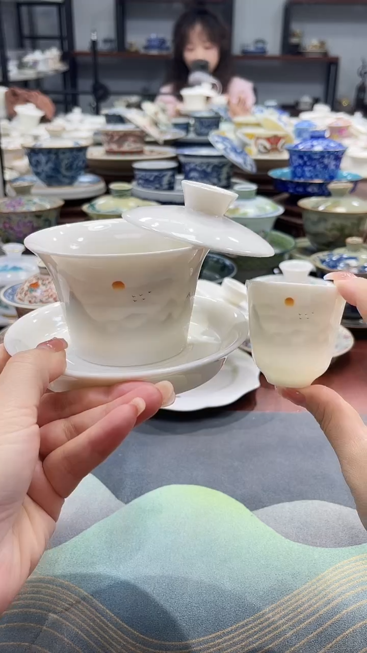日出东方悬停盖碗+1杯