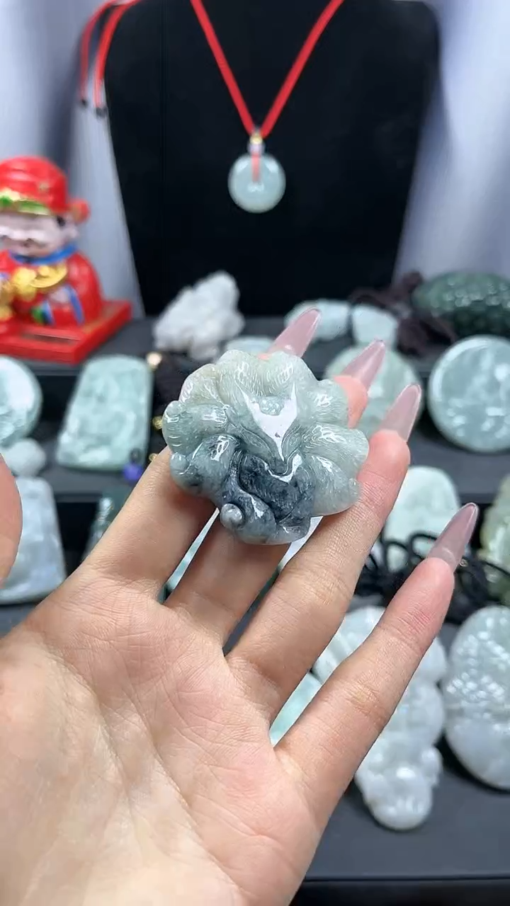 【闪购商品】翡翠颈饰未镶嵌九尾狐