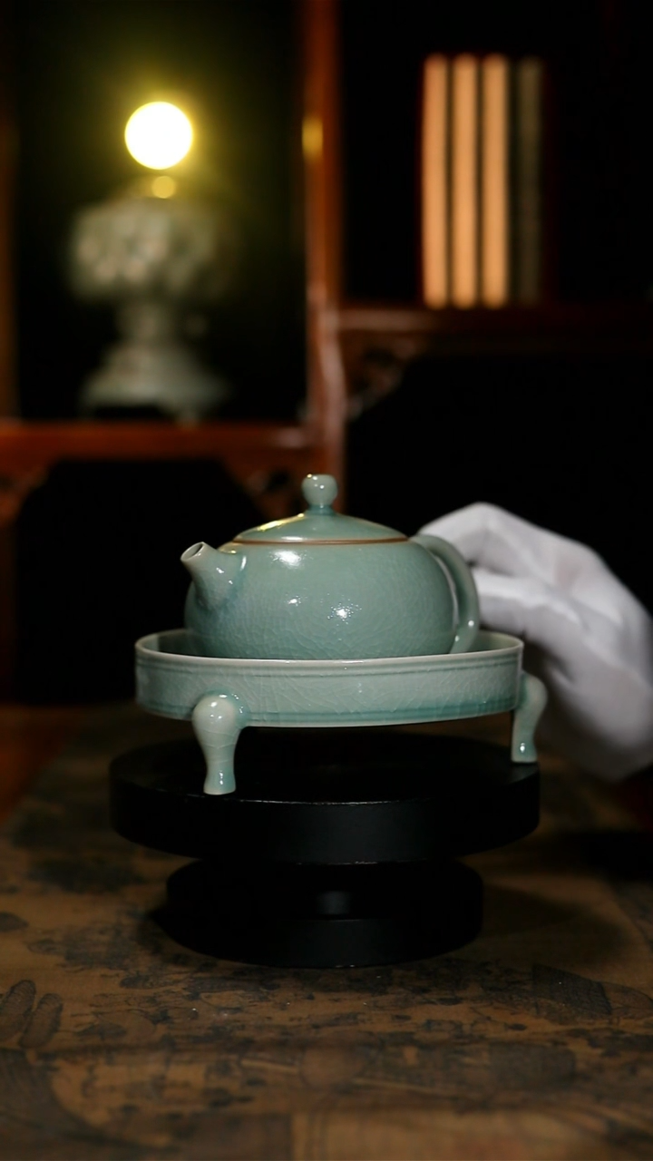 复烧收藏级青绿釉西施壶