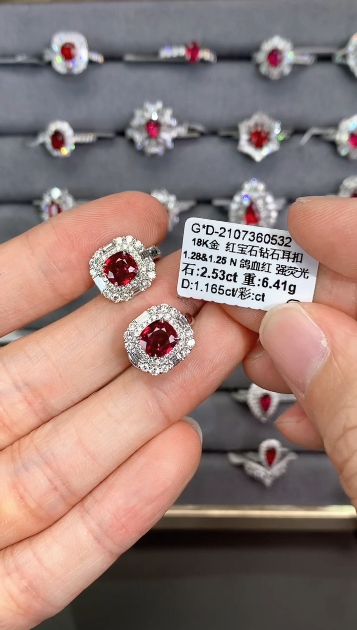 耳饰18K金镶嵌红宝石【闪购】2.53ct/无烧鸽血红/强荧光