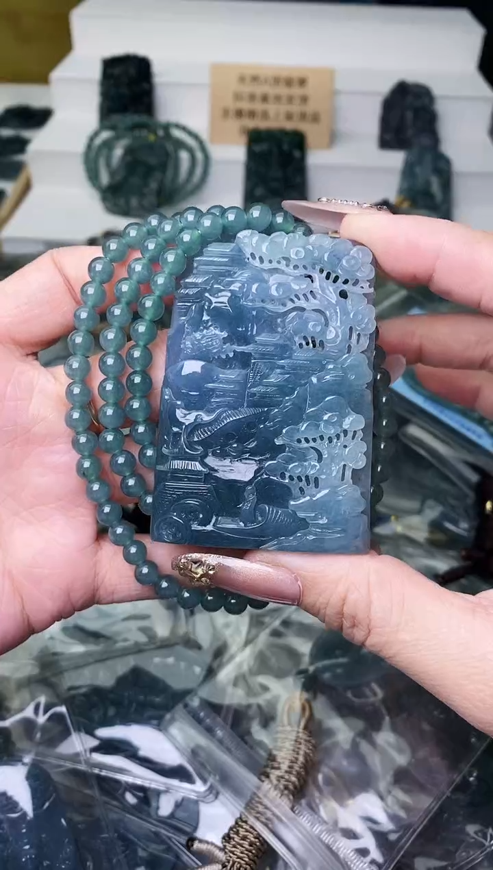 颈饰未镶嵌翡翠 