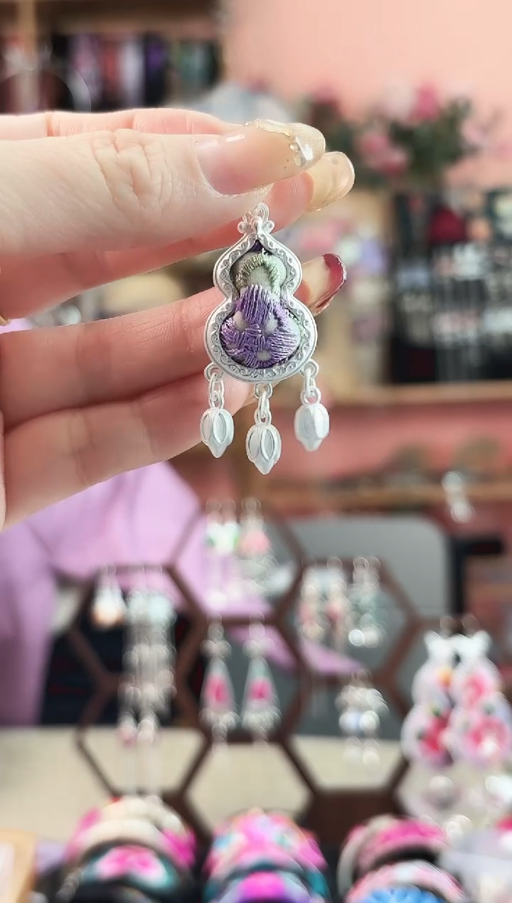 艺枝独秀老绣饰品103