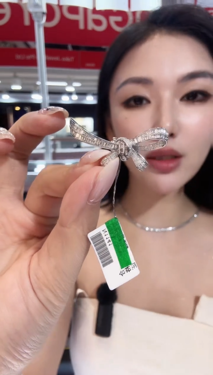 18K金镶嵌吊坠不含链钻石N1141