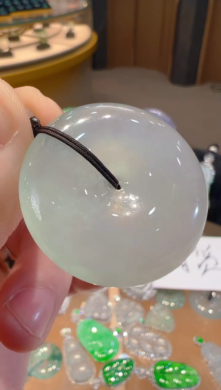 【闪购商品】翡翠吊坠(不含链)未镶嵌              