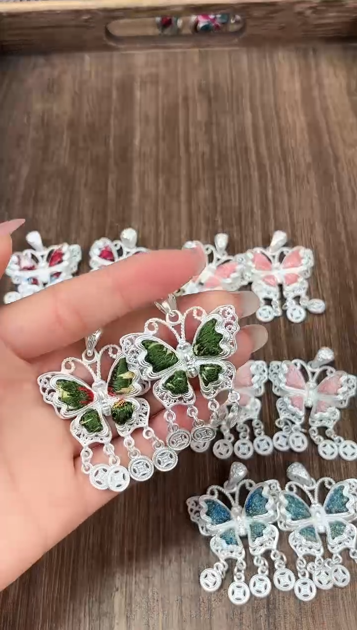 织绣s****9民族风非遗老绣饰品298