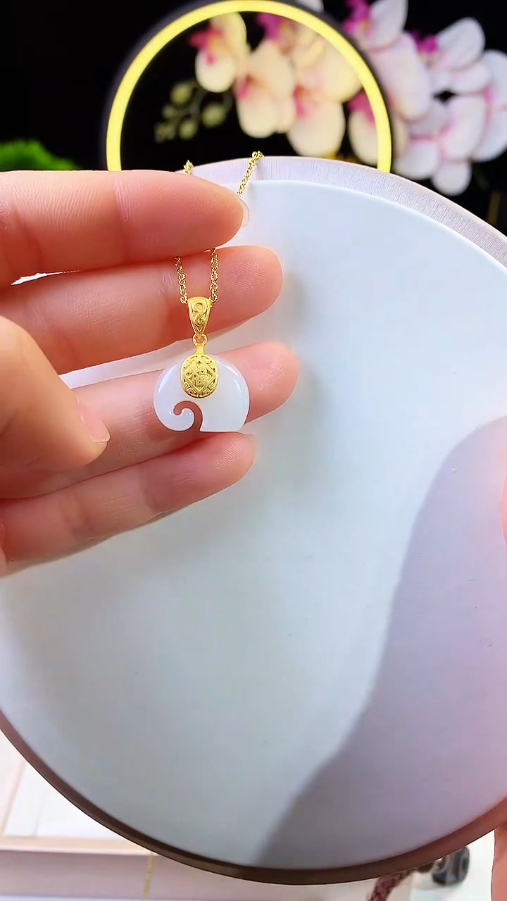 吊坠(赠链)银S925镶嵌和田玉小福象