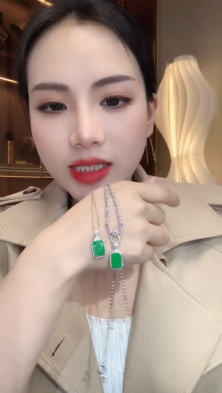 【闪购商品】翡翠吊坠(不含链)18K金镶嵌A2 多样性发货一件