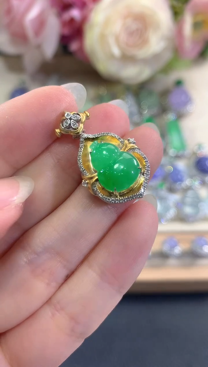 吊坠(不含链)18K金镶嵌翡翠c28       
