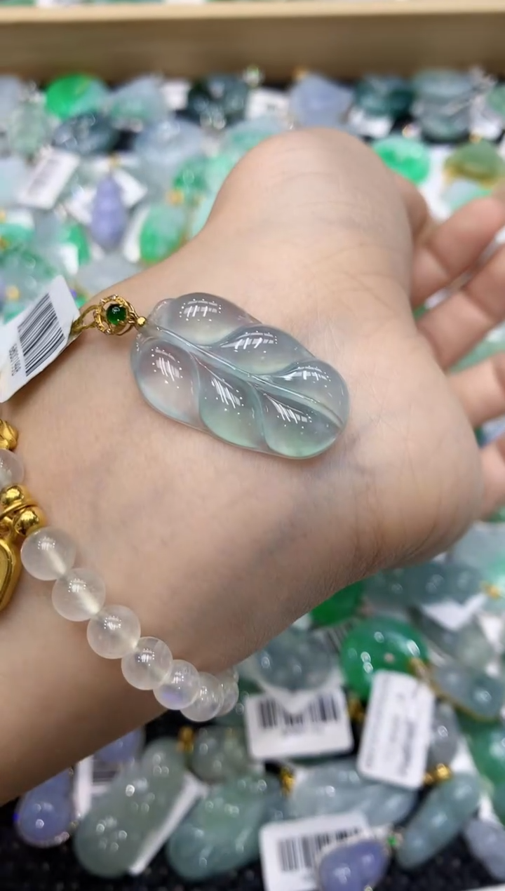 翡翠18K金镶嵌颈饰111111111111