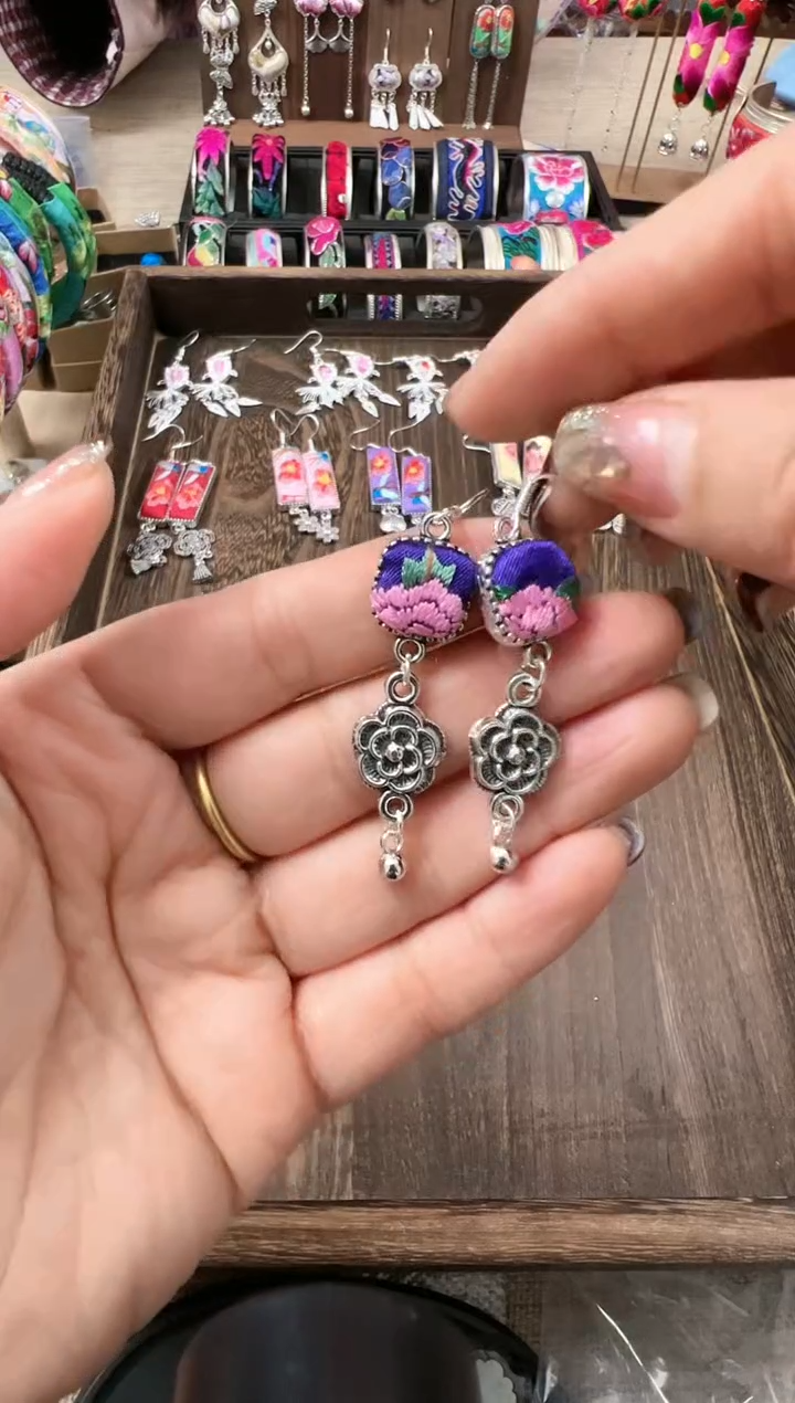 【闪购商品】织绣民族风老绣饰品191