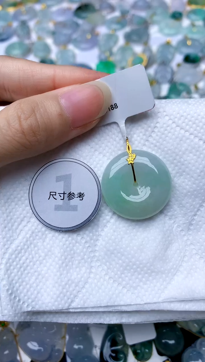 颈饰18K金镶嵌翡翠天然A货翡翠