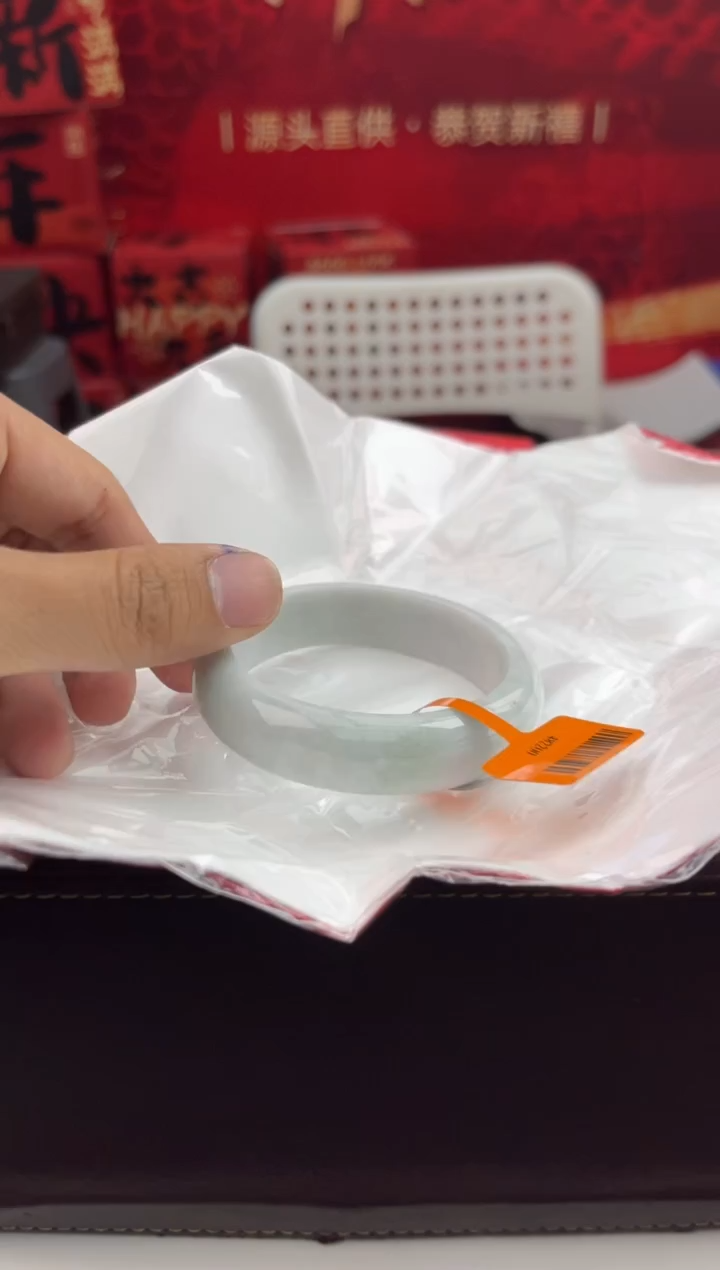 【闪购商品】翡翠手镯未镶嵌10翡翠手镯（微瑕）