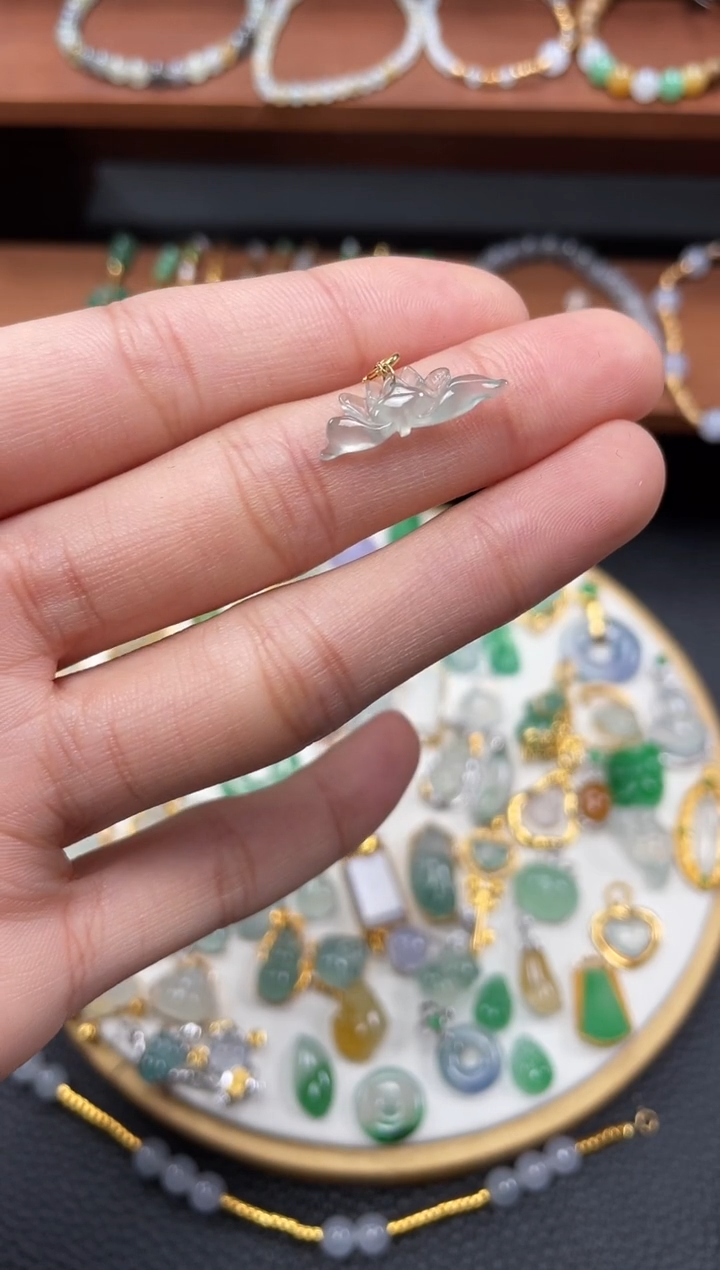 【闪购商品】翡翠吊坠(不含链)18K金镶嵌一个  JK102